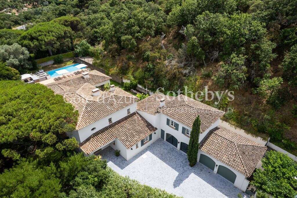 Mas provençal rénové à Ramatuelle avec 1,8 hectares de forêt - photo 4