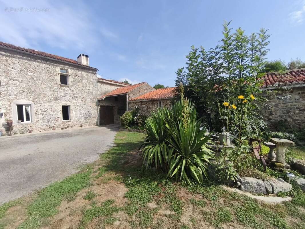 Domaine de Campagne Élégant du XIIIe Siècle avec Bois, Camping & Dépendances - photo 19