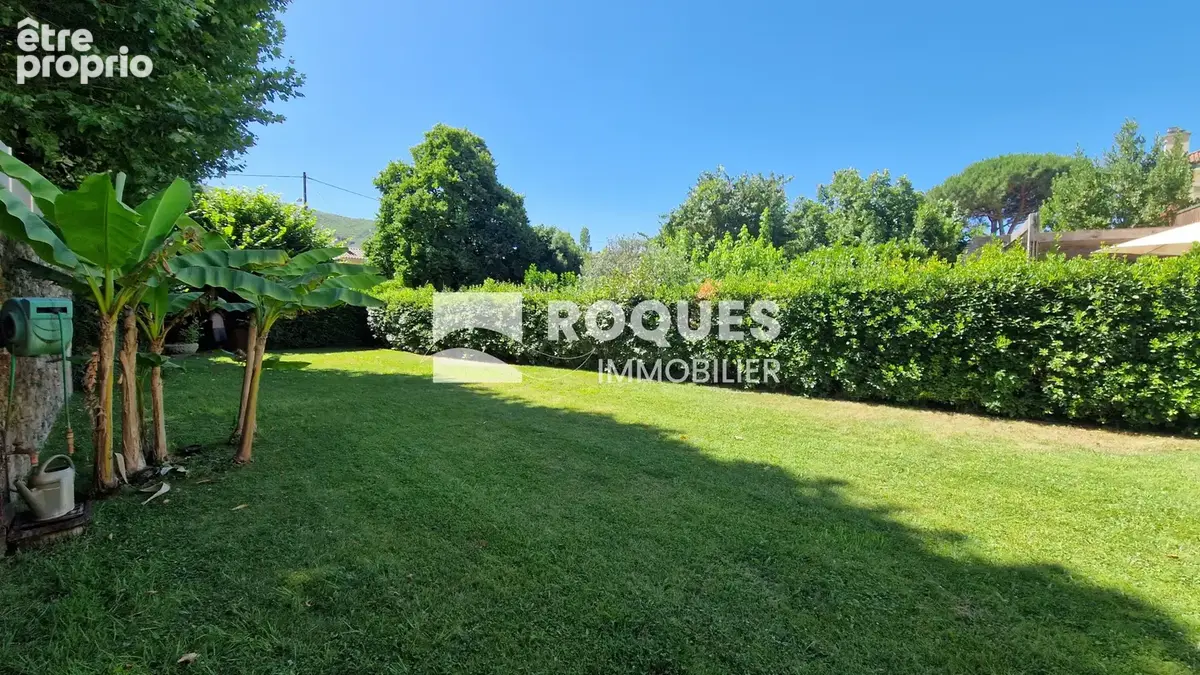 Lodève centre, maison de ville, sept pièces, 186 m2 habitables et jardin de 320 m2 - photo 10