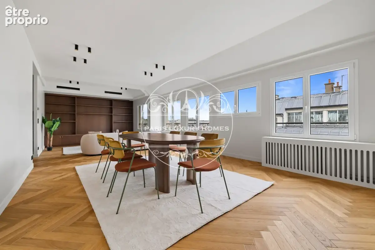 Magnifique duplex rénové avec vue à Paris 8ème ! - photo 2
