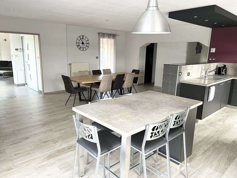 Maison à MONTROND-LES-BAINS