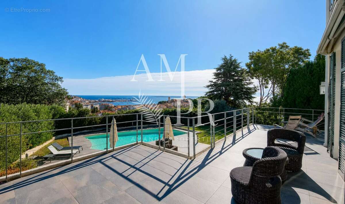Baisse de prix de 1 062 000€ - exclusivité : villa unique - à deux pas de la croisette - vue mer - photo 7