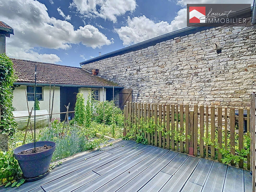 Maison à PONT-DE-VAUX