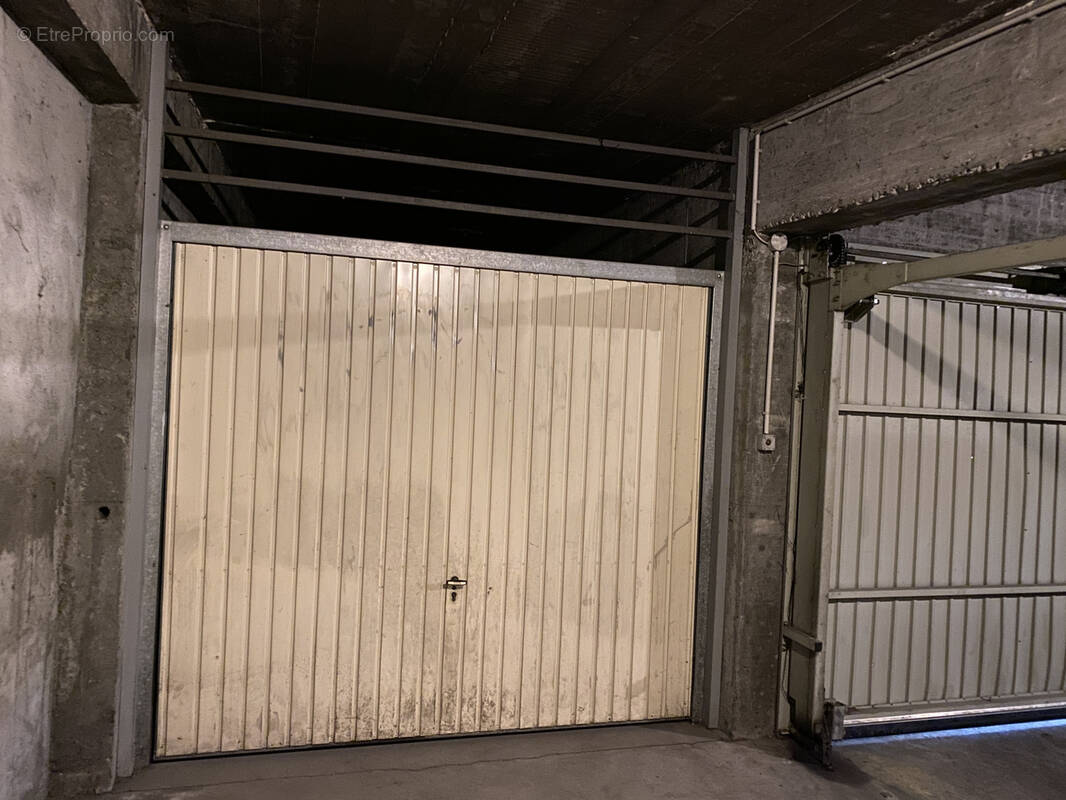 Parking à CLERMONT-FERRAND