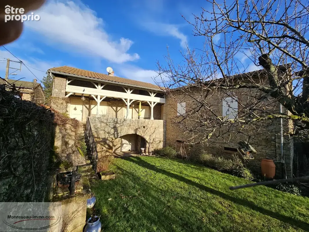 La roche vineuse - photo 12