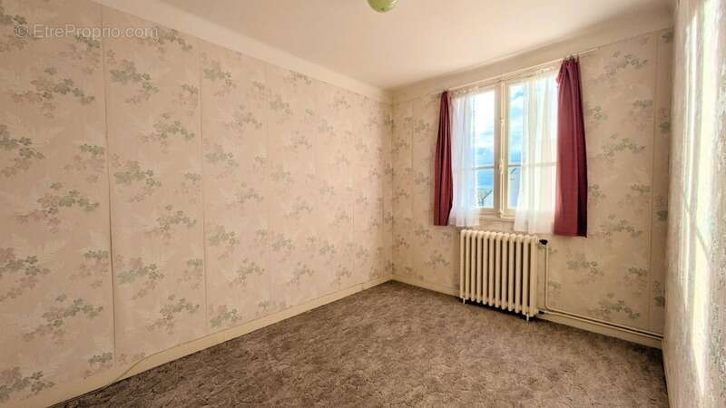 Maison à CHATEAUNEUF-DU-FAOU