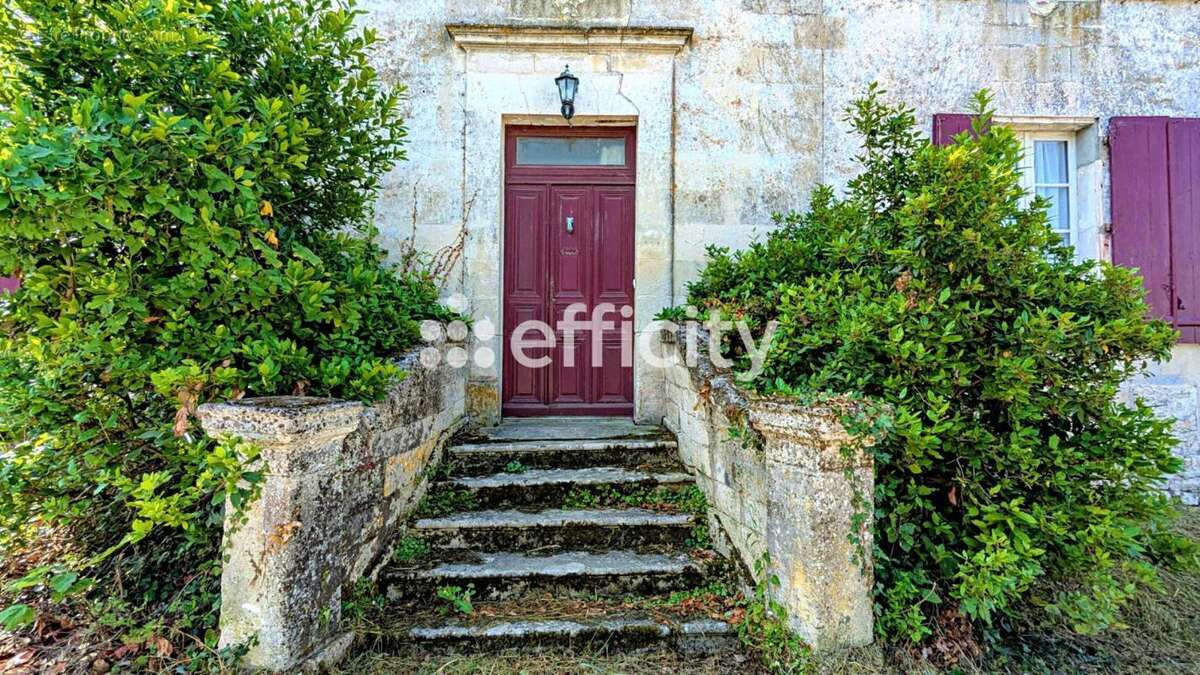 Maison à HIERSAC