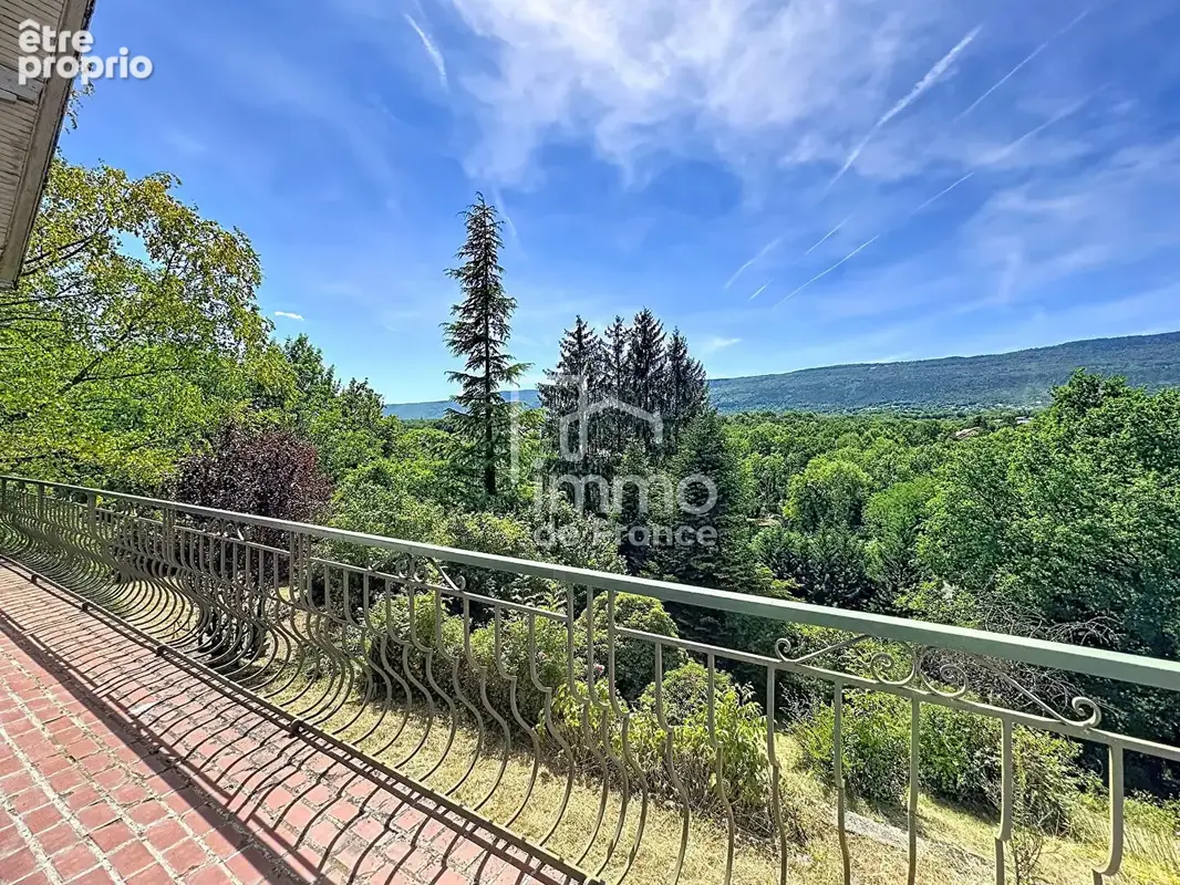 Maison 7 pièces 210 m² à vendre à Bellegarde-Sur-Valserine (01200) - photo 2
