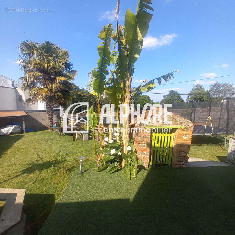 Maison à LA SALLE-DE-VIHIERS