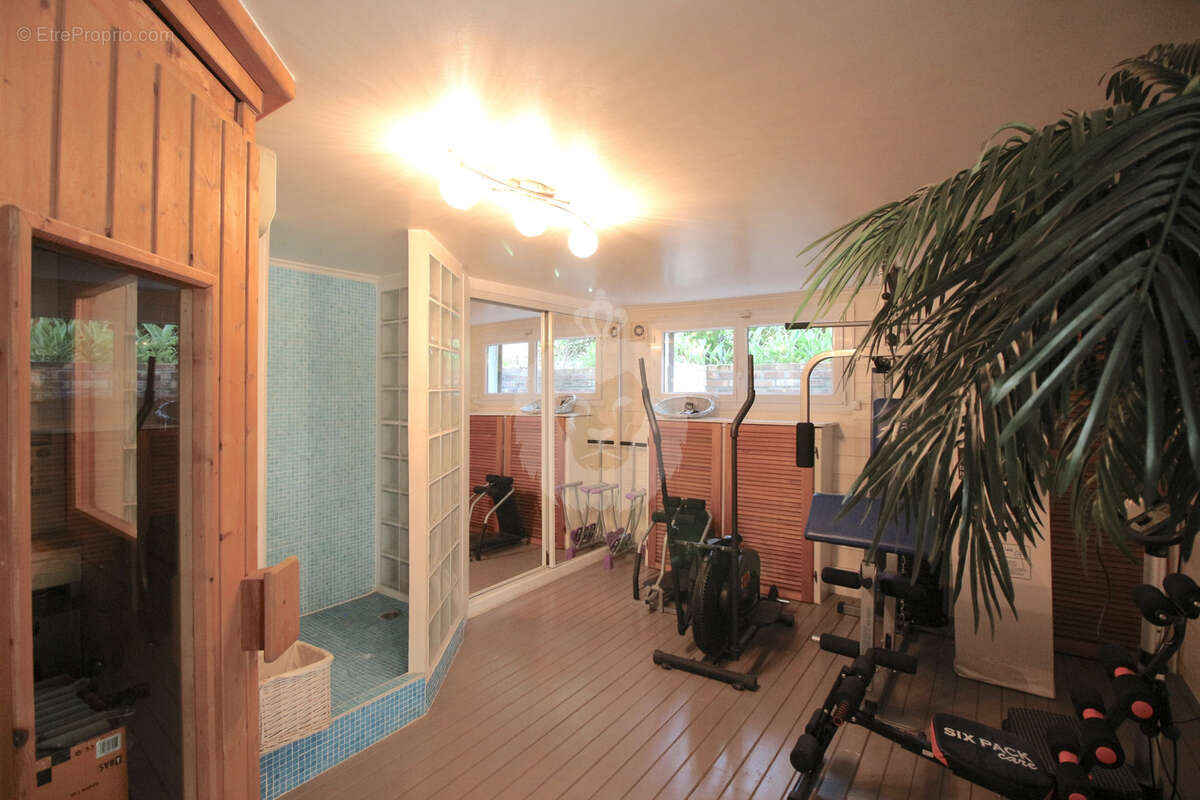 Maison à CHENNEVIERES-SUR-MARNE