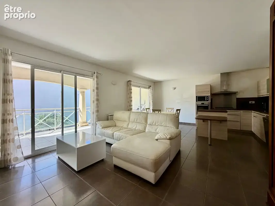 Appartement à BAGNOLS-SUR-CEZE