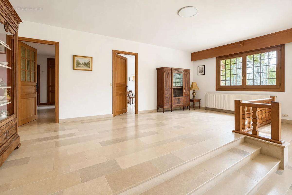 Majestueuse Maison Familiale de 303m², 2ha de Parc - photo 4
