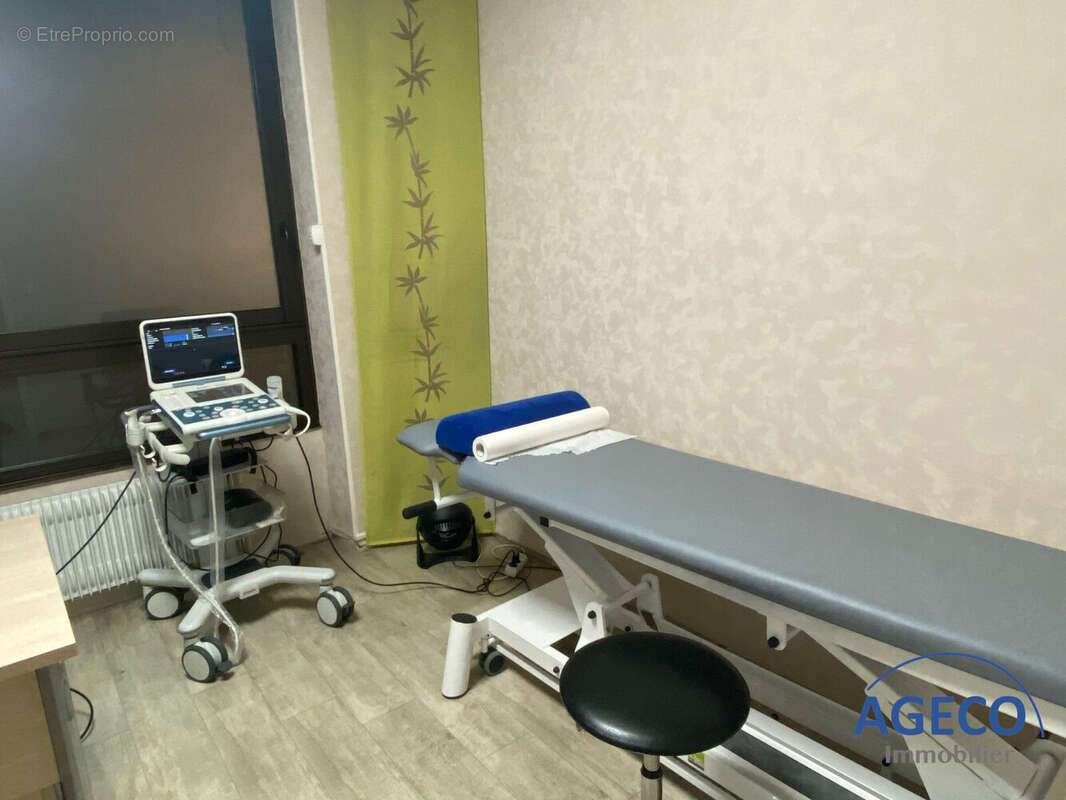 Salle de soin - Commerce à CASTELSARRASIN