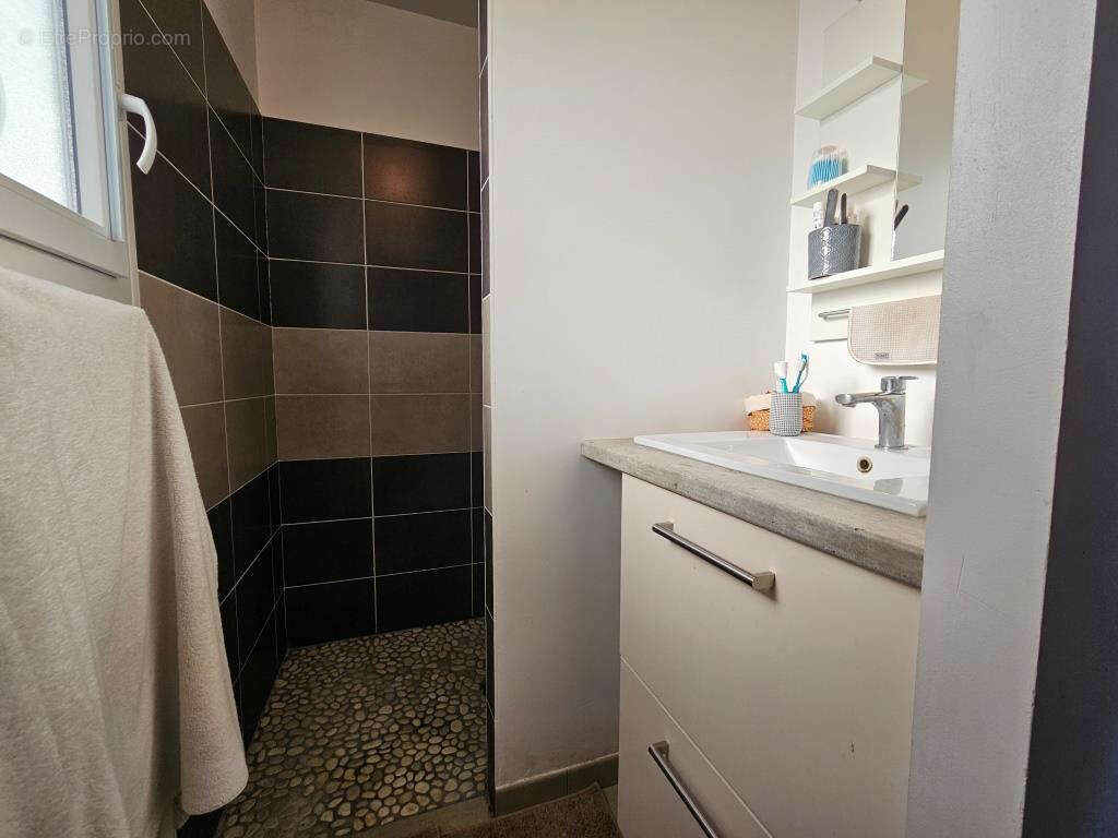 Maison à SAINT-YZAN-DE-SOUDIAC