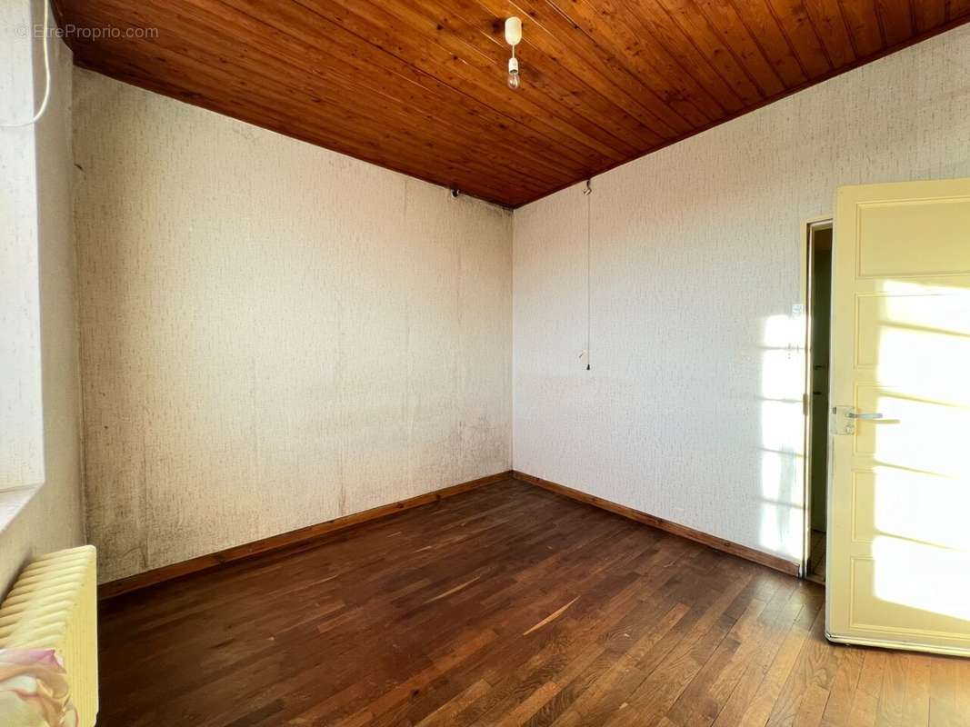 Maison à BEAULIEU-SOUS-LA-ROCHE