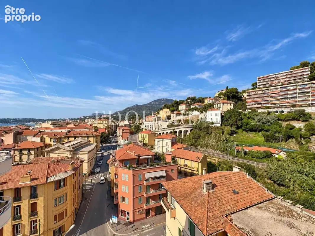 Spacieux deux pièces en bon état avec splendide terrasse et belle vue panoramique jusqu'à la mer - photo 16