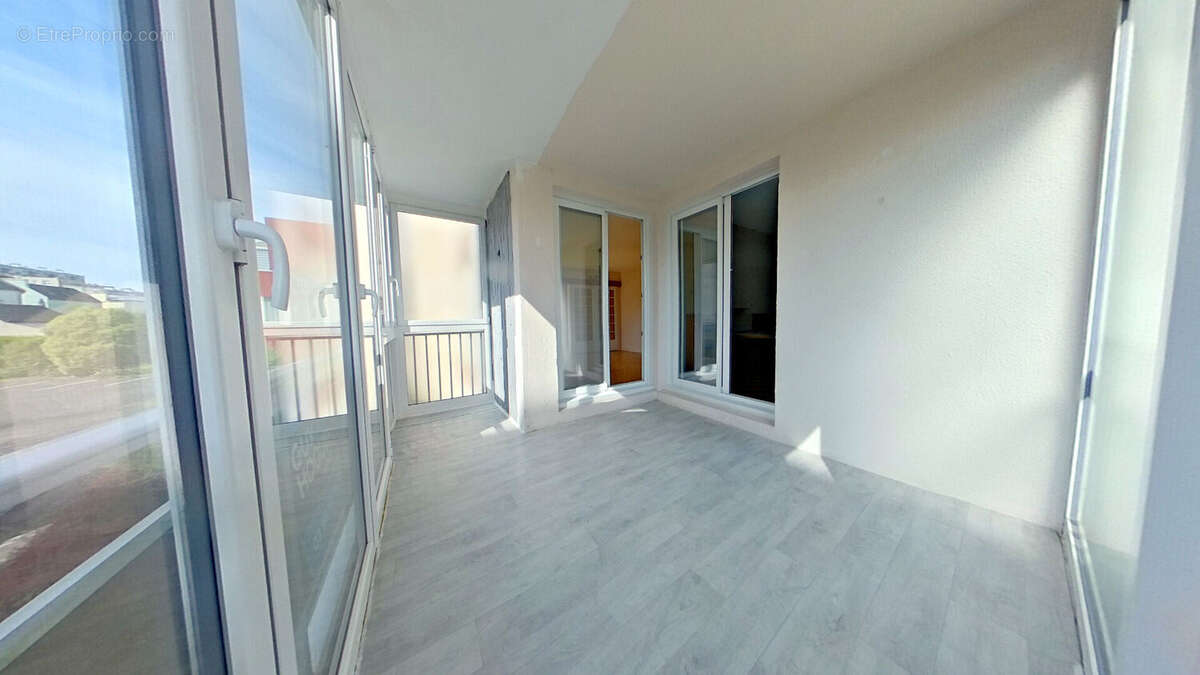 Appartement t5 a vendre brest saint-jacques-kerzu-géant- dalle béton - deux parkings - photo 3