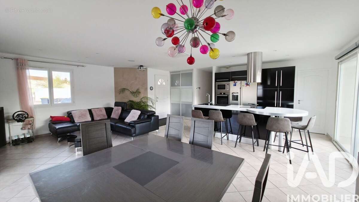 Maison 95 m² à Veauchette  - photo 6
