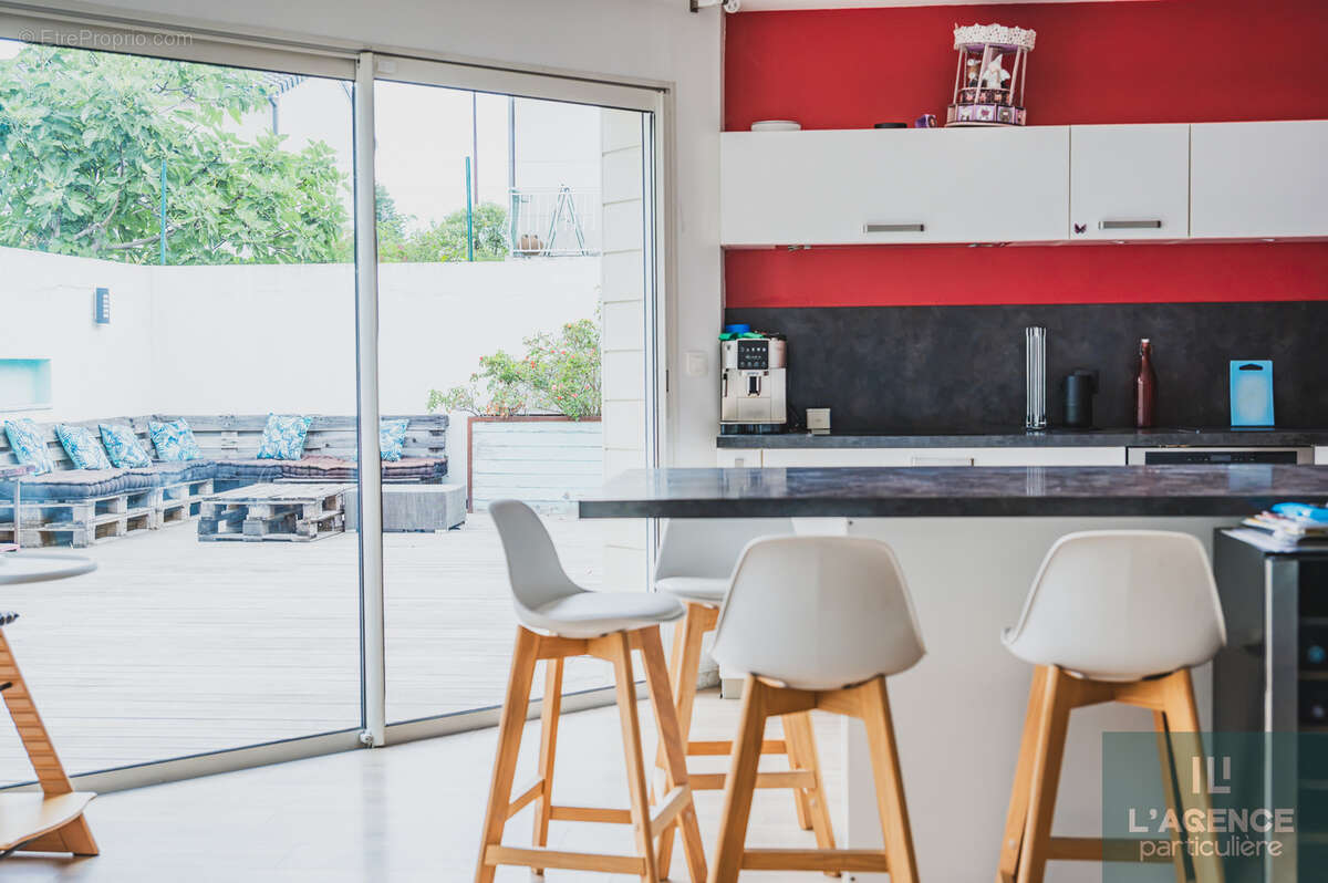Appartement T4 - 120 m2 - RDC avec terrasse - La Roseraie - - photo 2