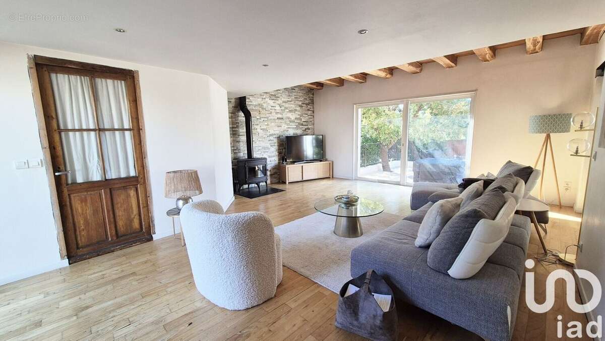 Photo 2 - Maison à LE PUY-SAINTE-REPARADE