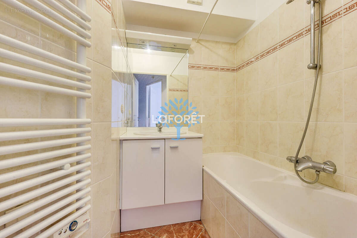 Appartement à PARIS-20E