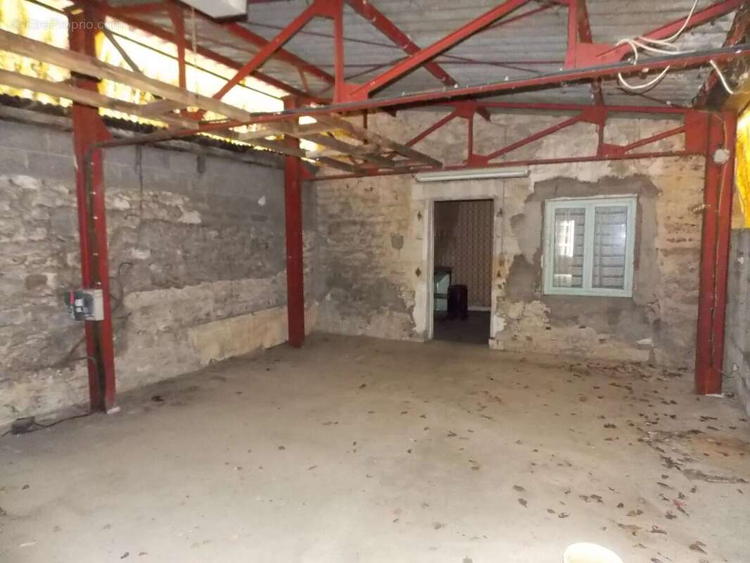 Ancien magasin avec appartement - photo 6