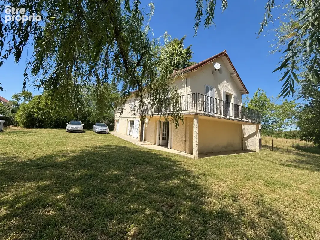 AUXY, confortable pavillon de 200m2, 4 chambres, 2 salons, garage et grand jardin clos. - photo 1