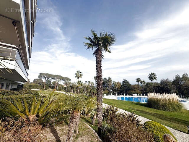 Appartement à VALLAURIS