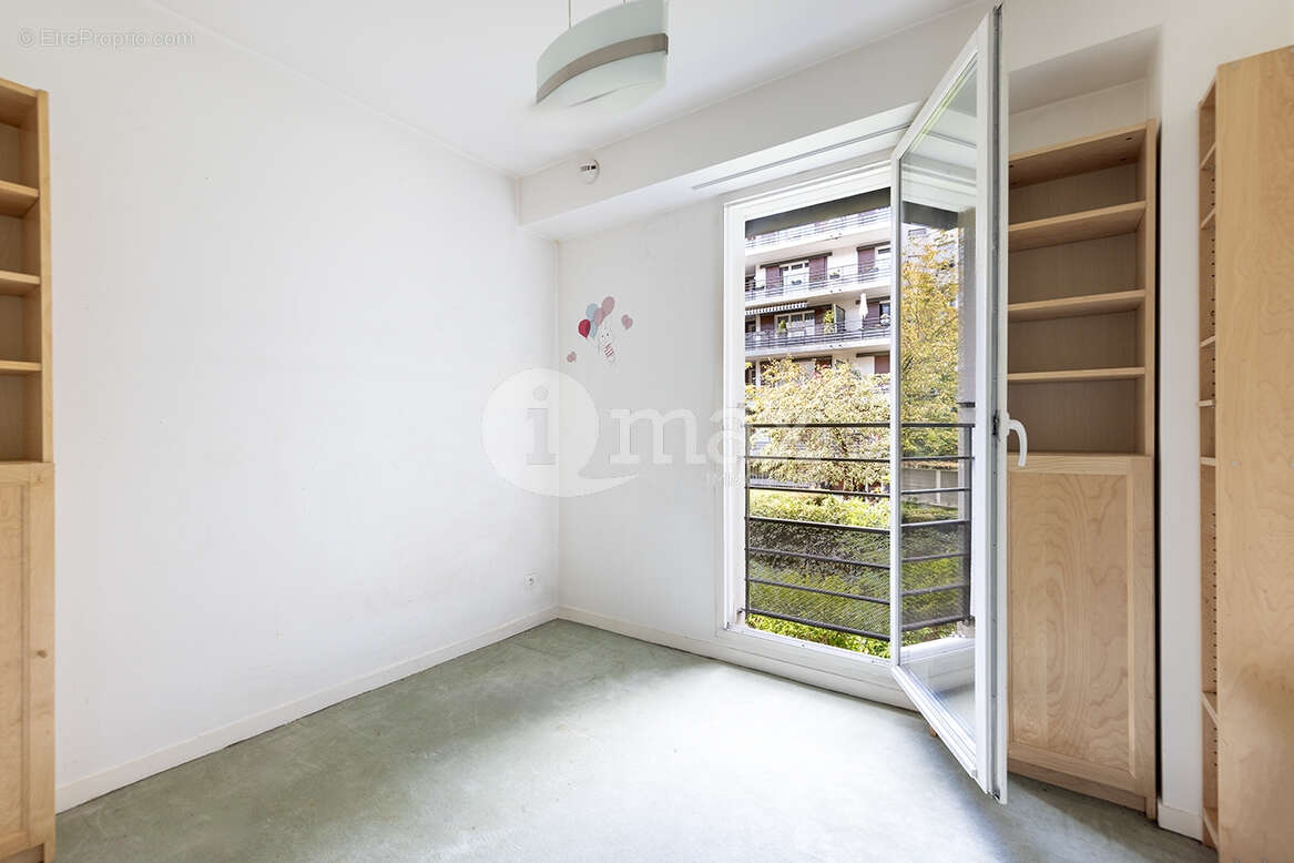 Appartement à COURBEVOIE