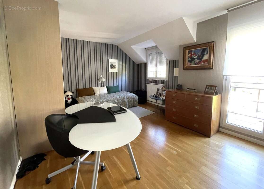 Maison à VILLE-D'AVRAY