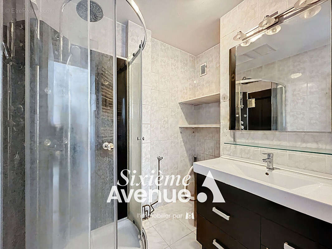 Appartement à DECINES-CHARPIEU