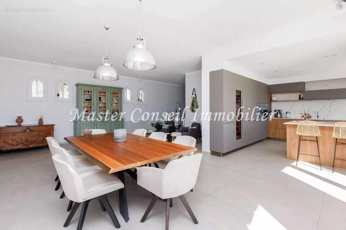 Vue Mer , Villa rénovée 280M²  contemporaine.  Parc arboré  2500M² - photo 12