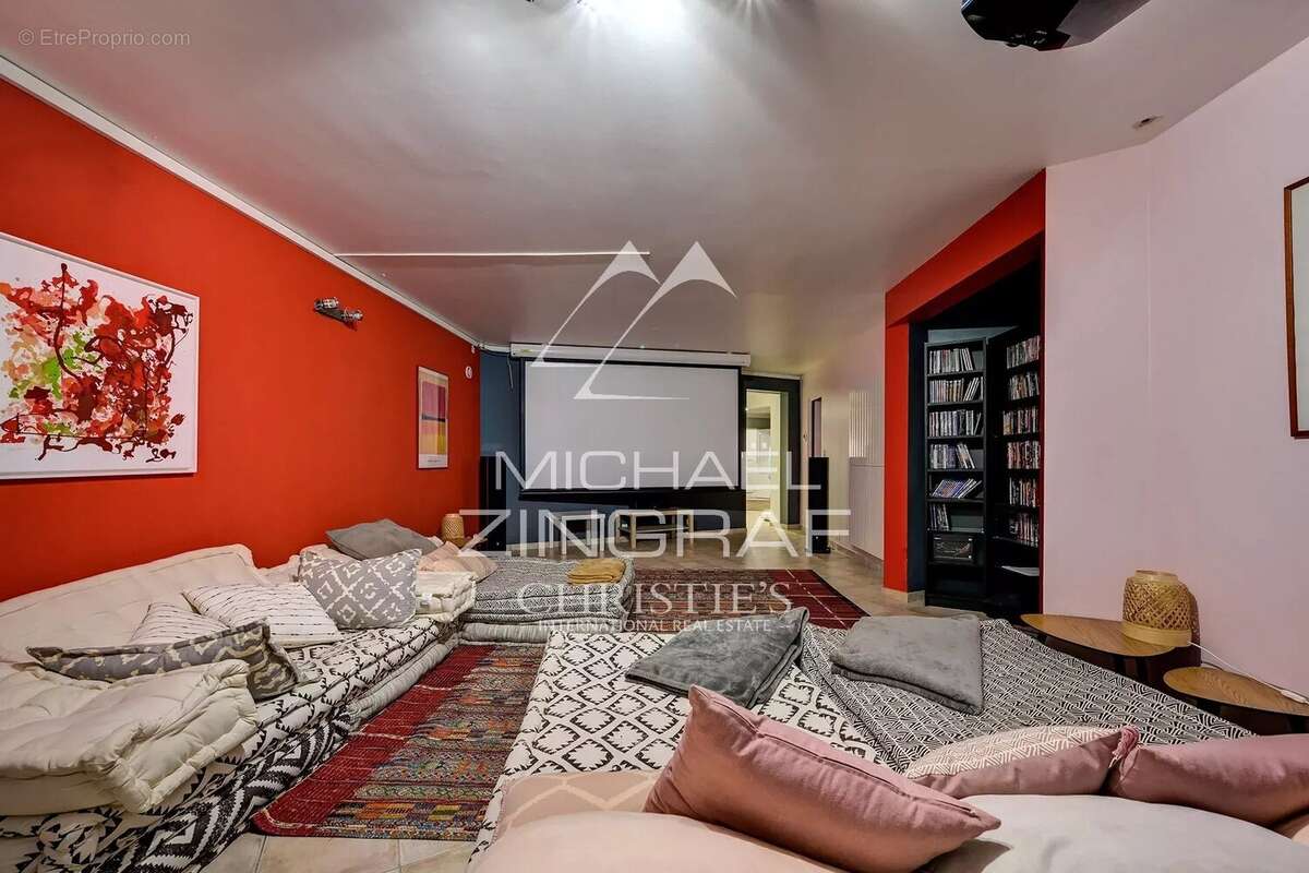 À quelques minutes du cœur d'Aix-en-Provence – Propriété d'exception de 12 pièces de 650 m² sur 1,2 hectares - photo 15
