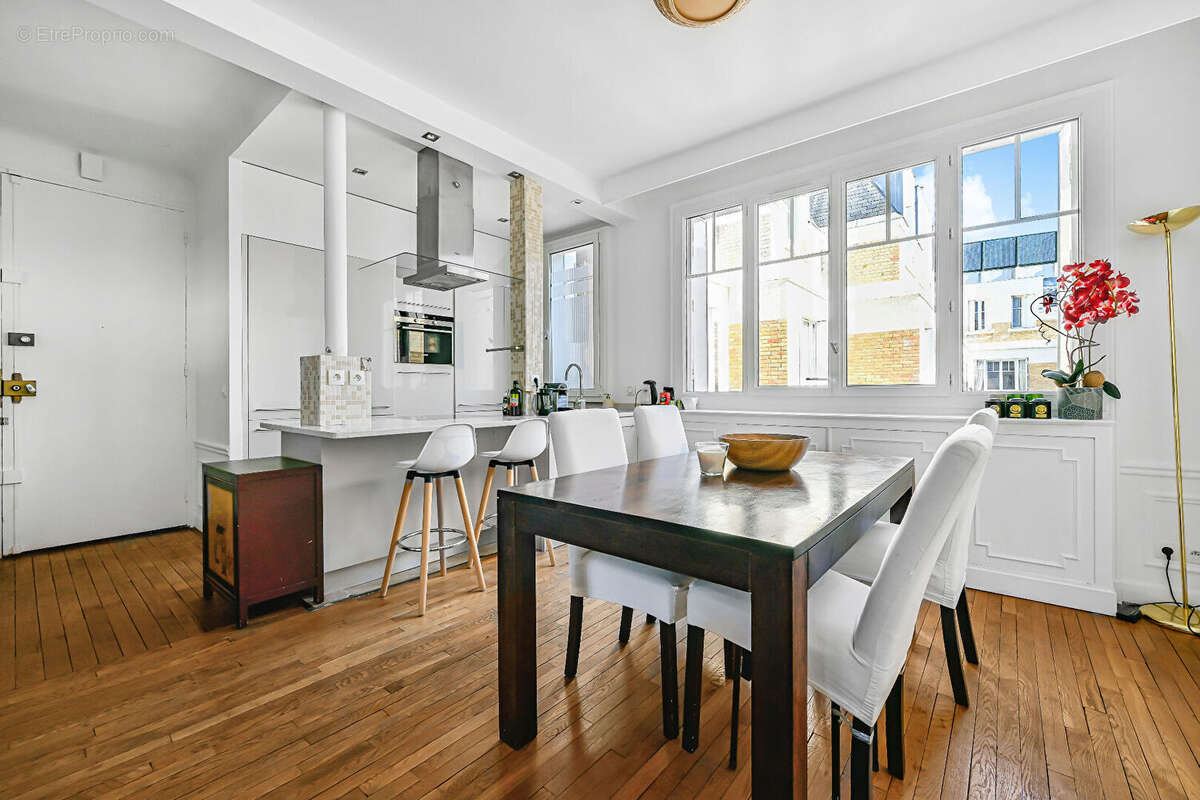 Appartement à PARIS-16E