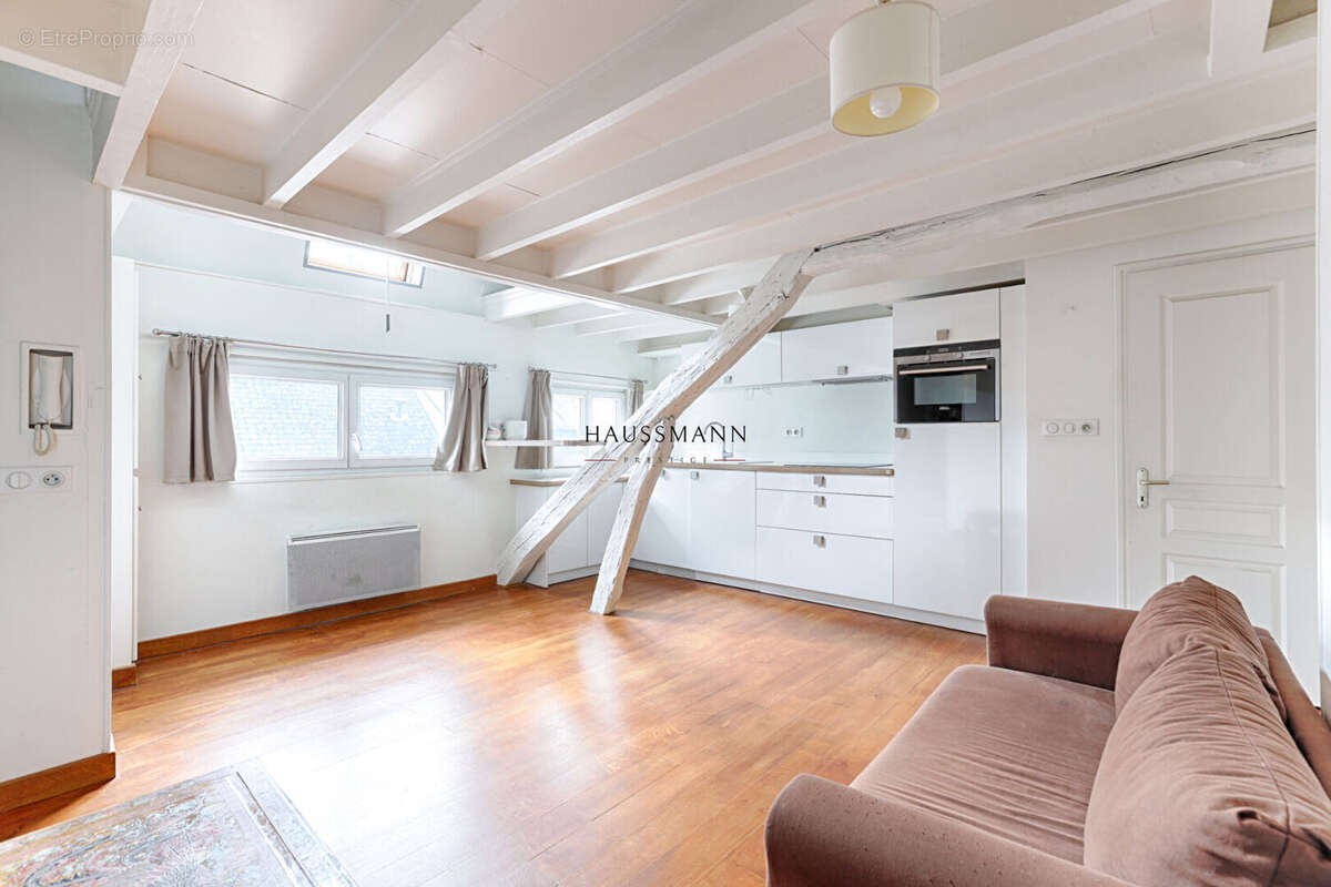 Appartement à PARIS-1E