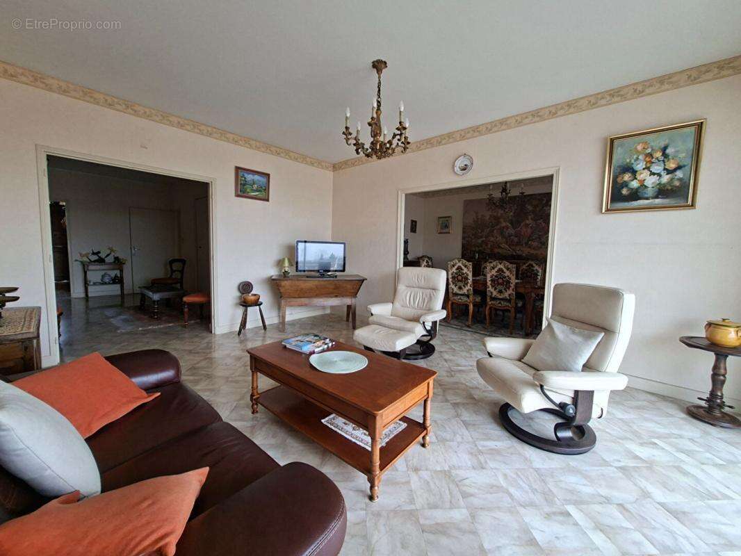 Appartement Montceau Les Mines 5 pièce(s) 108.5 m2 - photo 5