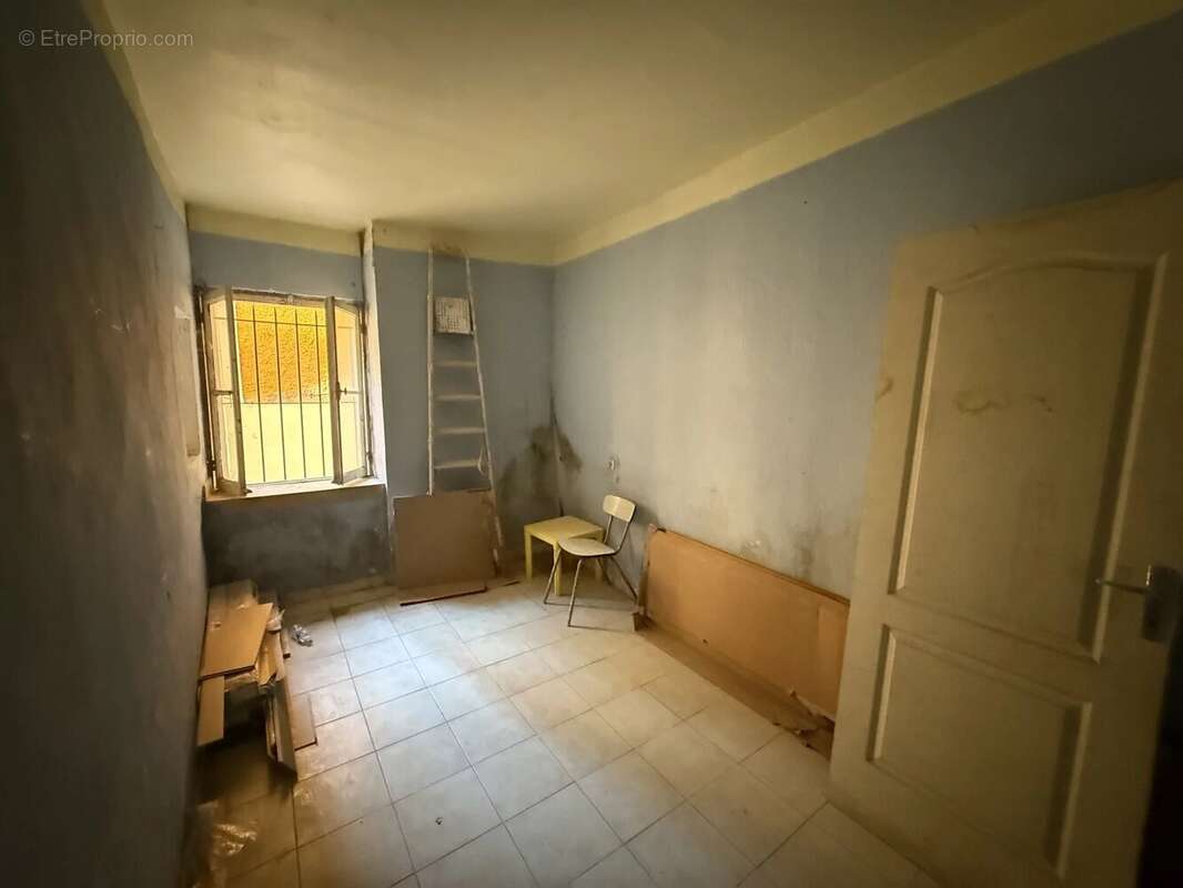 Appartement à SAINT-LAURENT-DU-VAR