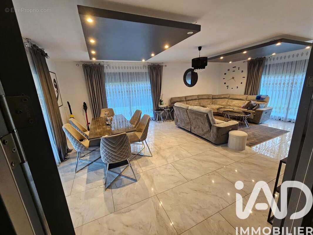 Maison 180 m² à Macornay  - photo 4