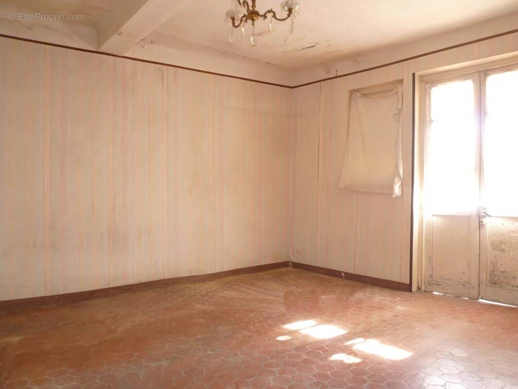 Maison à PUGET-THENIERS