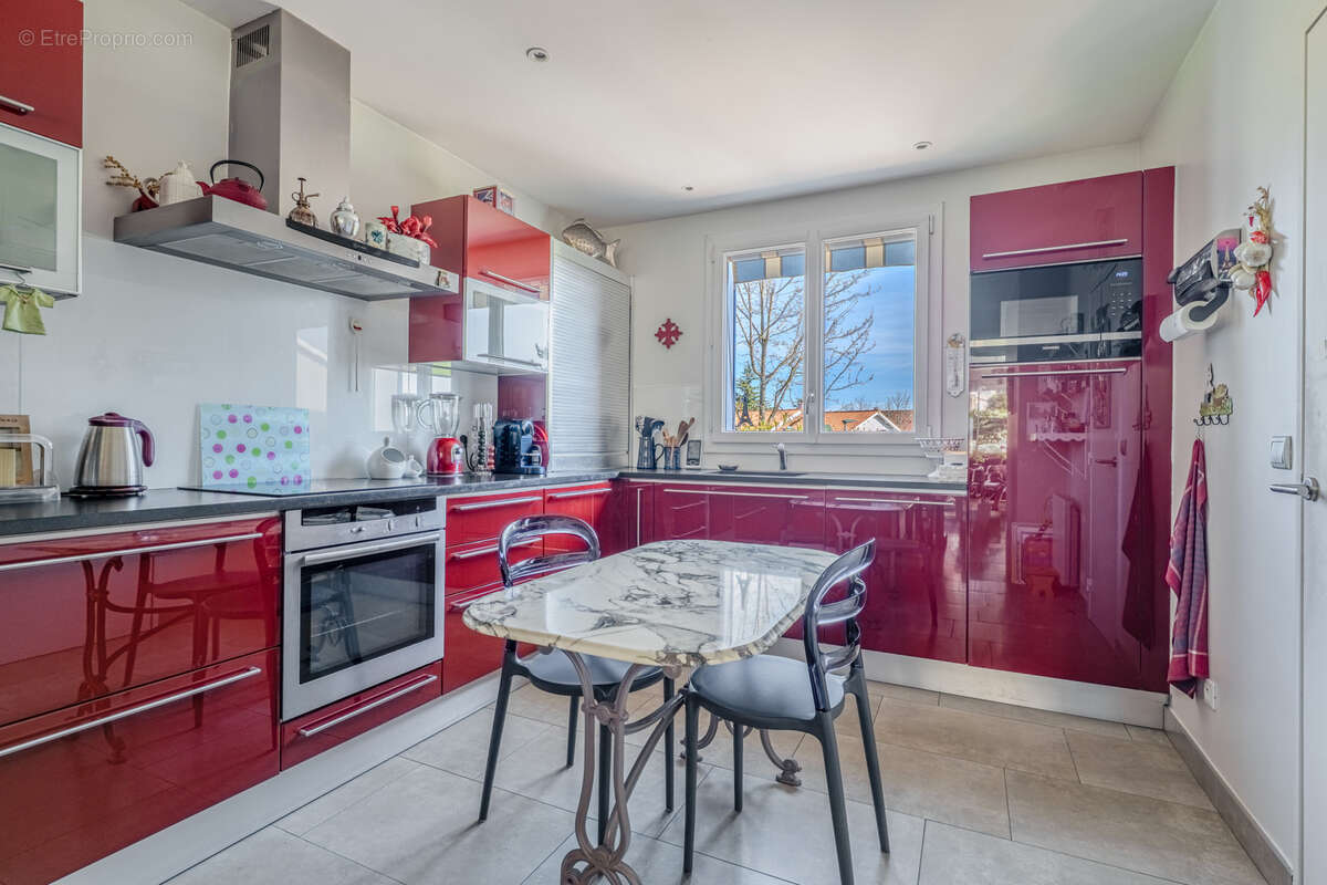 Maison à LA TOUR-DE-SALVAGNY