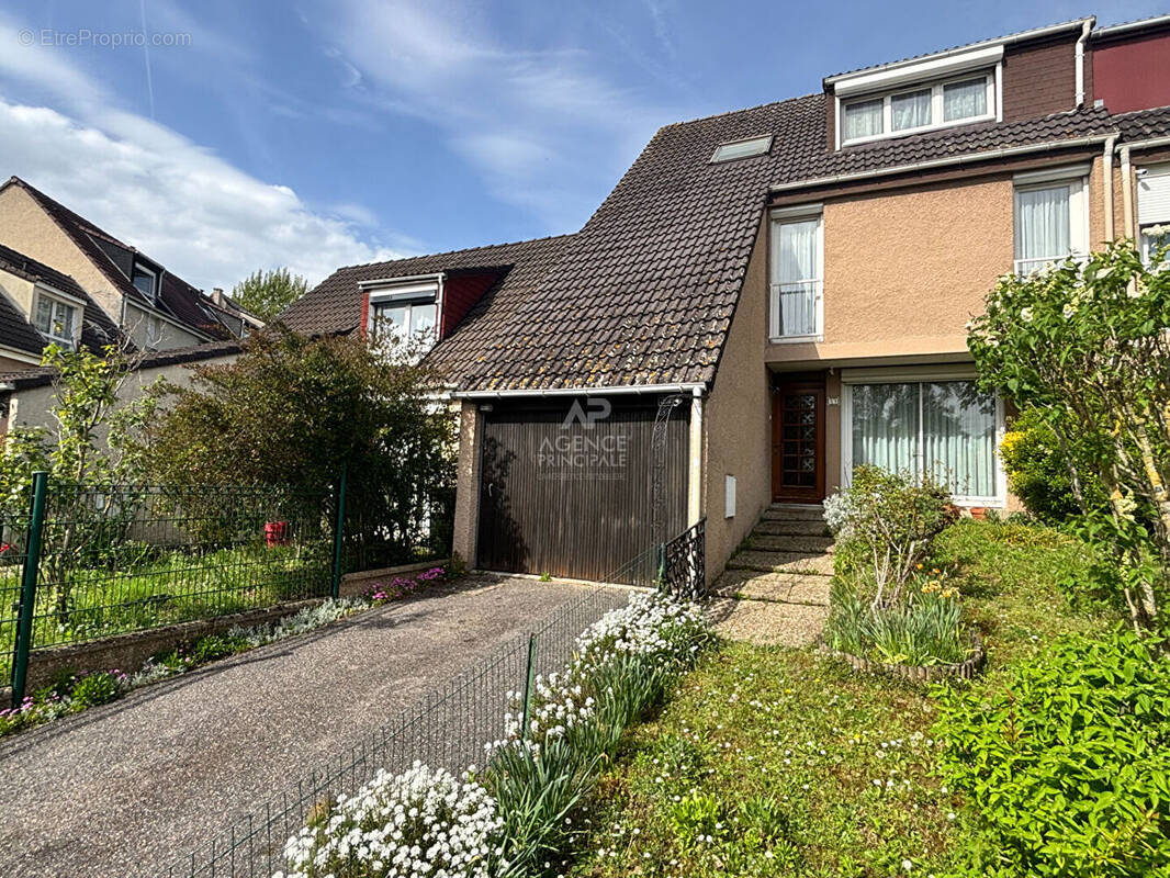 Maison à SAINT-OUEN-L'AUMONE