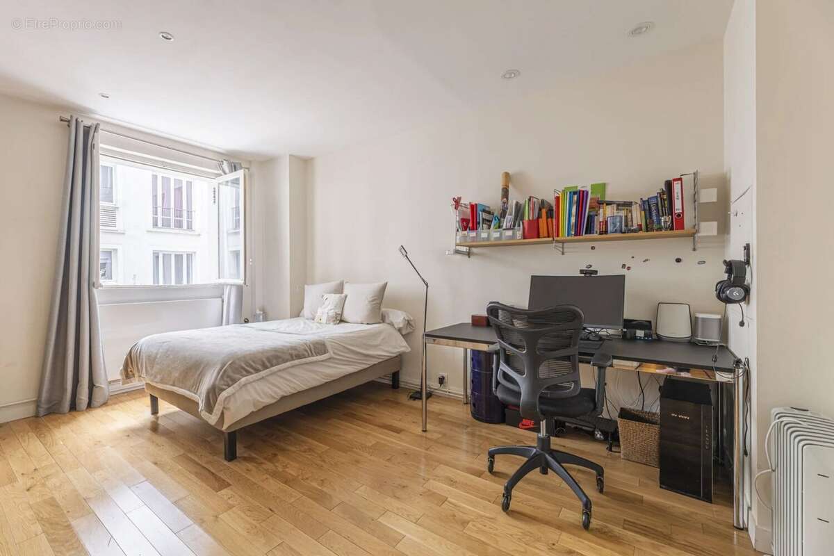 Appartement à PARIS-17E
