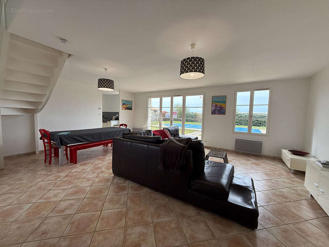 Maison L Aiguillon Sur Vie 6 pièce(s) 135 m2 - photo 2