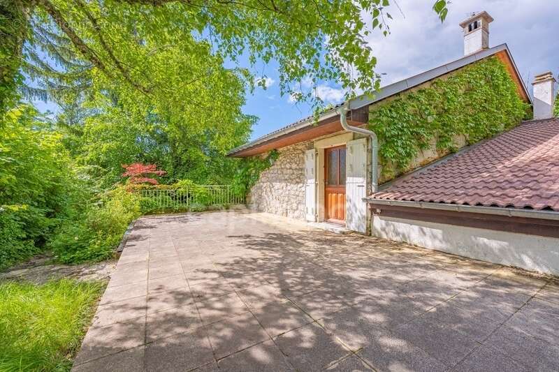 Dpt Ain (01), à vendre proche de GEX  maison P6 de 197 m² - Terrain de 1300 m² - photo 13