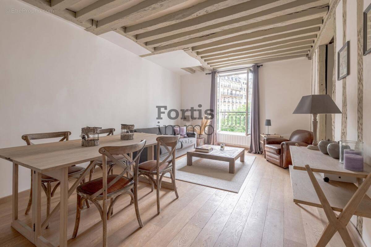 Appartement à PARIS