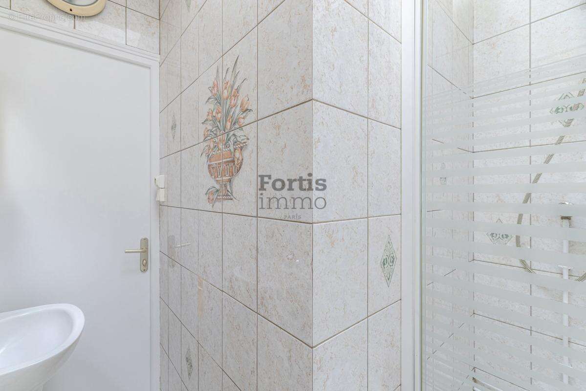 Appartement à PARIS-3E