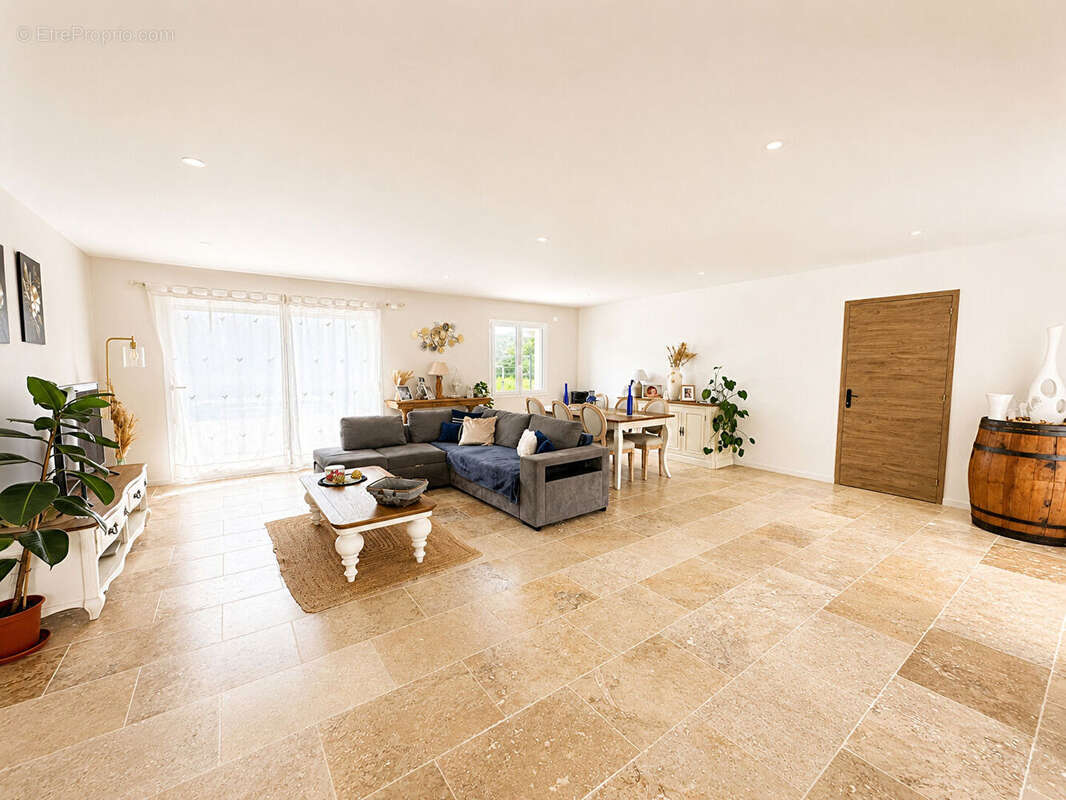 Maison 113 m² à Fontaine-Le-Comte  - photo 3