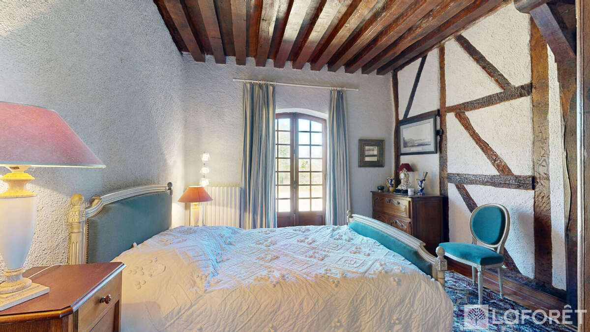 Ancienne cure du XVIIIe,  Propriété de caractère avec dépendances sur 1,7 ha - photo 5