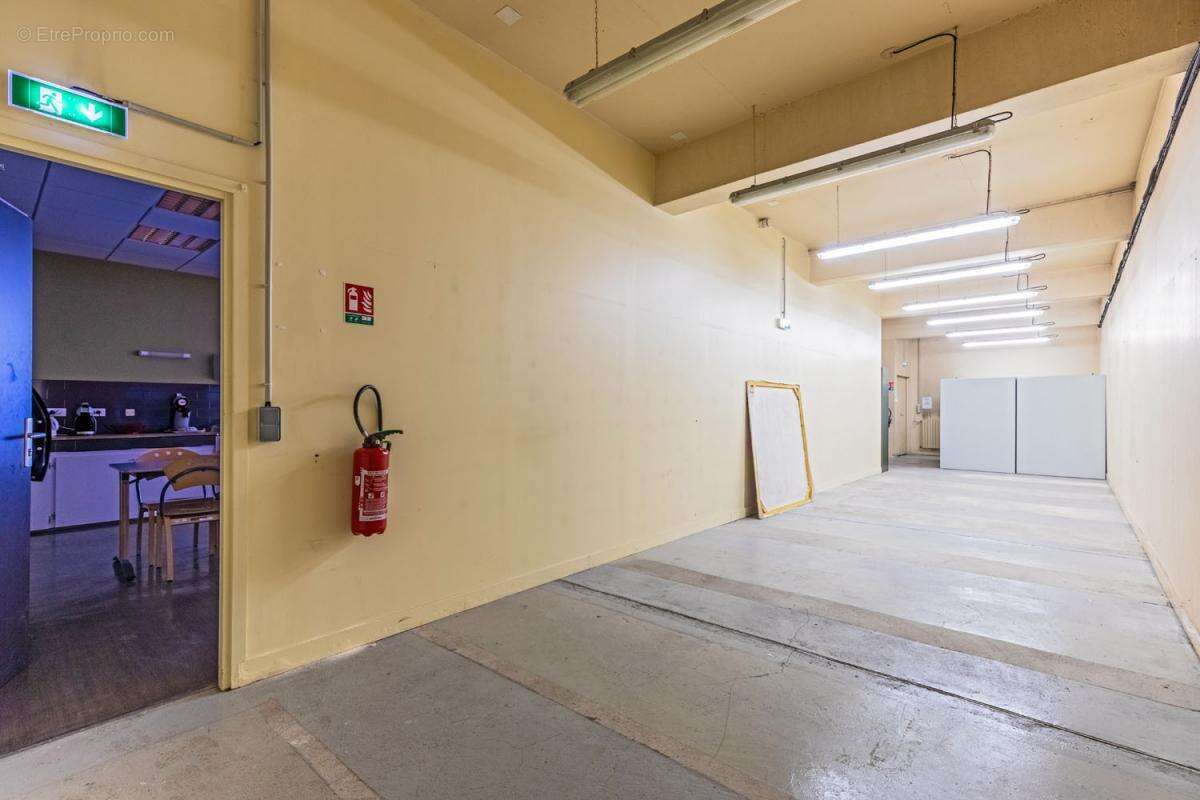 Commerce à CHANTELOUP-LES-VIGNES