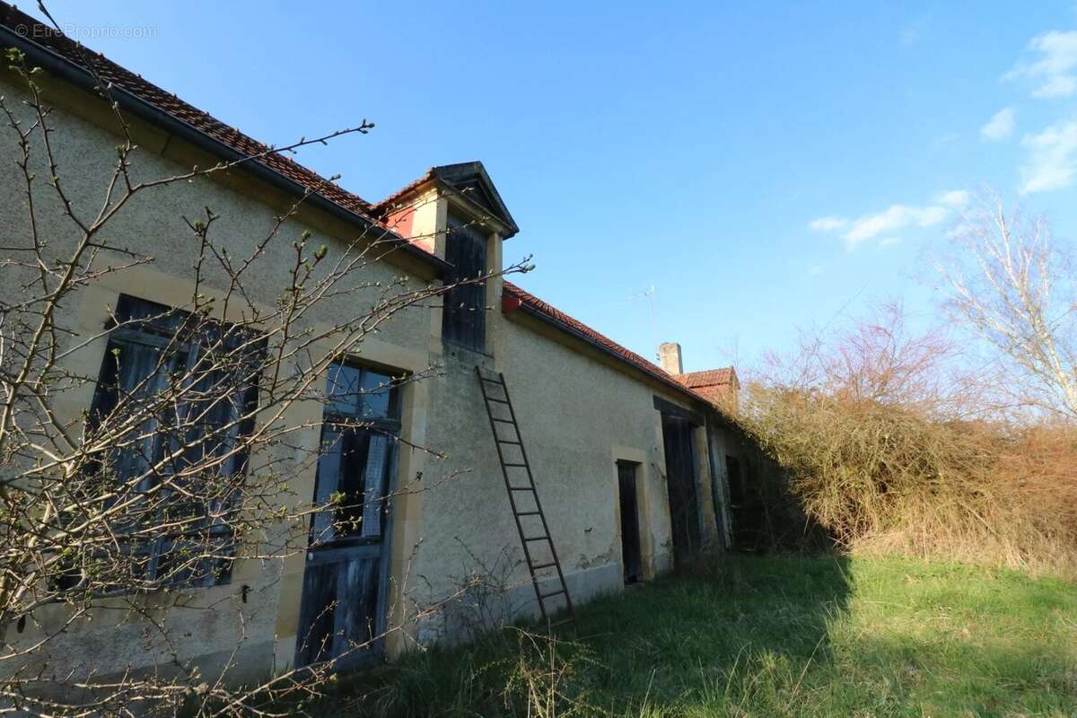 Maison à LA GUERCHE-SUR-L&#039;AUBOIS
